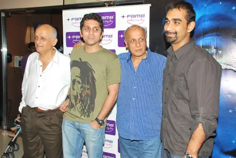 Mukesh Bhatt and Mahesh Bhatt at Avatar 3-d Special Screening of promo at Fame, in Mumbai