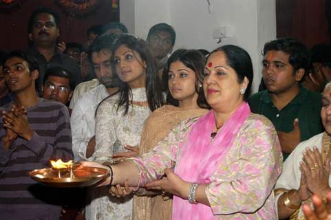 Raj Kundra, Shilpa Shetty and Shamita Shetty with her mother at Andheri Ka Raja Ganpati