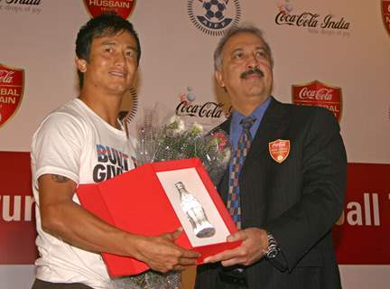 Baichung Bhutia and Sunil Chhetri at the announcement of Coca-Cola India''s partnership with the All India Football Federation for the &quot;Coca-Cola Mir Iqbal Hussain Trophy&quot;, in New Delhi on Tuesdayi 1 Sep 2009