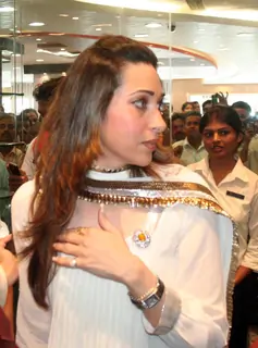 Bollywood Actress Karishma Kapoor addressing reporters during inaugaral session of I-core planet at Bhowanipure in Kolkata on Thursday 3rd Sep 09