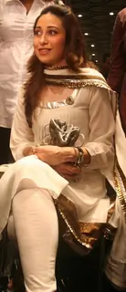 Bollywood Actress Karishma Kapoor addressing reporters during inaugaral session of I-core planet at Bhowanipure in Kolkata on Thursday 3rd Sep 09