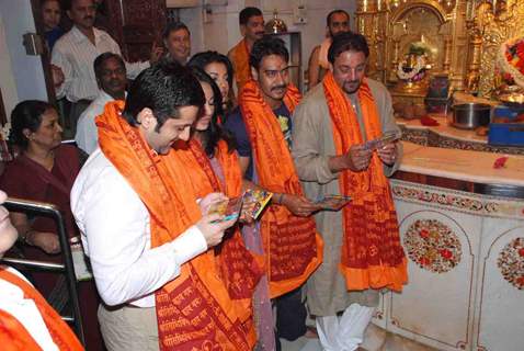 Ajay Devgn,Sanjay Dutt,Bipasha Basu,Mugdha Godse and Fardeen Khan at Siddhivinayak Temple