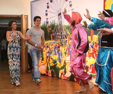 Rani Mukherjee and Shahid Kapoor arrive to promote their forthcoming movie Dil Bole Hadippa at a press conference held in Mumba