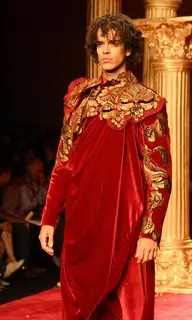 Model on the ramp for Designer Shantanu and Nikhil at &quot;India Mens Week&quot;