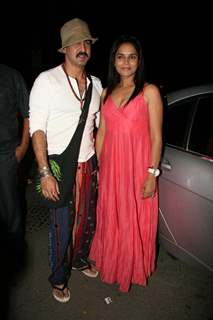 Ronit Roy with his wife at the Ekta Kapoor beach wear theme bash (Photo : IANS)