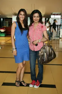 Bhavna Pani and star cast of film Fast Forward at Pretty-Pinky Dandia event