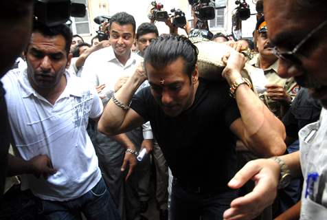 Salman at Tata Memorial Hospital and Dongri slums