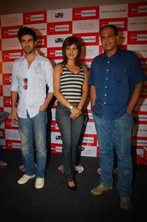 Wh''s ur Rashee star cast Harman Baweja, Priyanka Chopra and Director Ashutosh Gowarikar at R Mall, in Mumbai