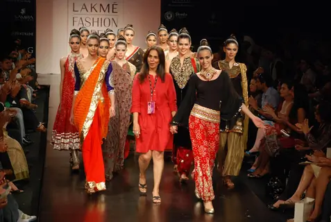 Mode walksl on the ramp of Anita Dongre''s timeless collection for spring/summer 2010 at Lakme Fashion Week was a stylish nostalgic fashion odyssey