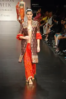 Mode walksl on the ramp of Anita Dongre''s timeless collection for spring/summer 2010 at Lakme Fashion Week was a stylish nostalgic fashion odyssey