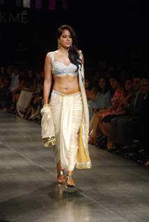 Sameera Reddy at the Anita Dongre''s timeless collection for Spring/Summer 2010 at Lakme Fashion Week was a stylish nostalgic fashion odyssey