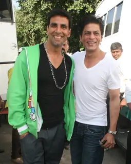 Shahrukh Khan & Akshay Kumar on the sets of Akshay''s forthcoming movie Blue at Filmcity in Mumbai