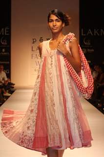 Aneeth Arora showed trendsetting Garments for Spring/Summer 2010 at Lakme Fashion Week