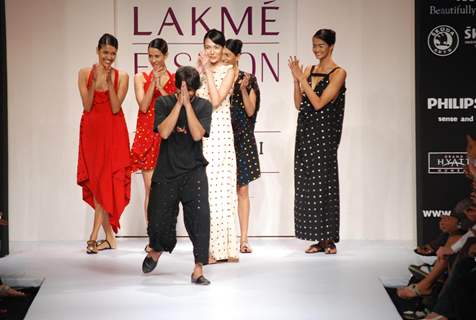 Moels at the ramp of Anuj Sharma''s innovative collection delighted the audience