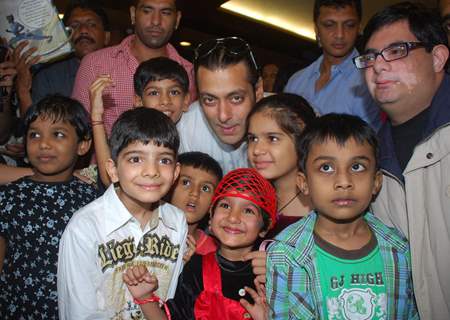 Salman Khan celebrates International Rose day with cancer affected childrens at Hinduja Hospital in Mumbai