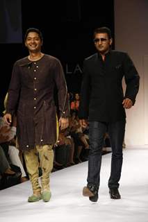 Shreyas Talpade on the ramp of Digvijay Singh at Lakme Fashion Week for spring/summer 2010