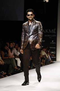 Aftab Shivdasani on the ramp for Designer Troy Costa at Lakme Fashion Week for spring/summer 2010