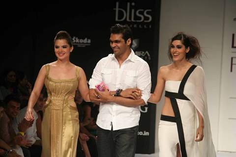 Urvashi Sharma walks the runway at the Swapnil Shinde show at Lakme Fashion Week Spring/Summer 2010