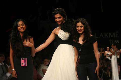 Deepika Padukone walks the runway at the Gauri and Nainika show at Lakme Fashion Week Spring/Summer 2010