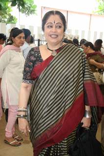 Kiron Kher at Araish''s art exhibition, in Mumbai