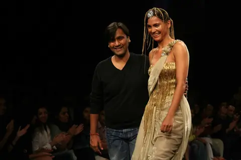 Lara Dutta walks the runway at Rakesh Aggarwal show at the Lakme Fashion Week Spring/Summer 2010 Day 5, in Mumbai