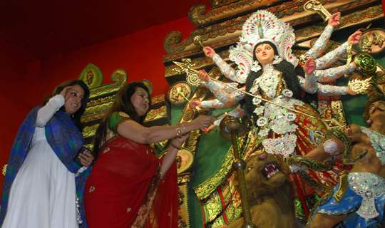 Raima Sen and Poonam Dhilon at the inauguration of Durga puja at North Kolkata on Thursday 24th Sept 09