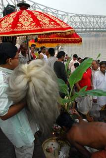 Popularly known as Lord Ganesh''s wife,Kalabou is being taken to the Ghat for bathing which is a popular ritual in Durga puja