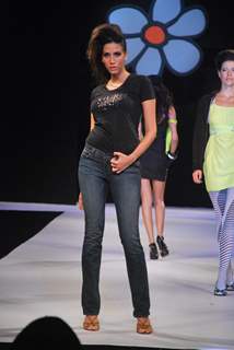 Models Walk on the Ramp for &quot;Guru Brand&quot; at Taj Land''s End