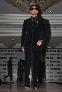 Acid Factory star cast Dinu Morea on the ramp for Archana Kocchar Fashion Show, in Mumbai