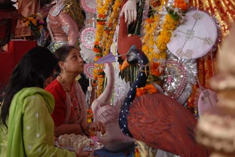 Jaya Bachchan attends last day of Durga Pooja