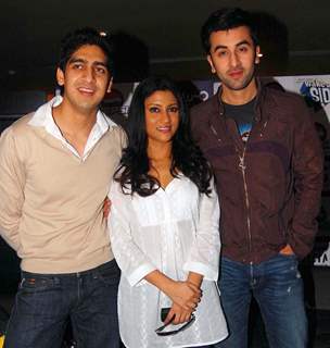 (From Left-Right) Film Director Ayan Mukherji, actress Konkona Sen & actor Ranbir Kapoor during the press conference of film &quot;Wake Up Sid&quot; at PVR Ambience Mall Gurgaon on 29 Sep 09