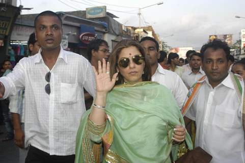 Bollywood actress Dimple Kapadia campaigns for Sanjay Nirupam at Borivli in Mumbai