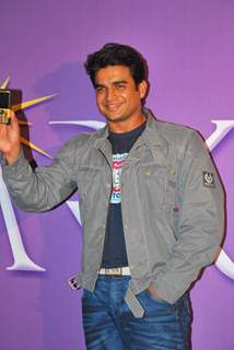 Madhavan launches Spark Mobile at Marine Plaza in Mumbai