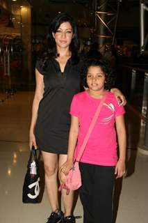 Aditi Govitrikar with kids at Puma Gina Gony wear launch at Oberoi Mall in Mumbai