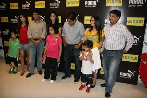 Mini Mathur, Aditi Govitrikar and Maria Goretti with kids at Puma Gina Gony wear launch at Oberoi Mall in Mumbai