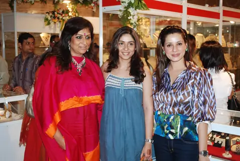 Neelam Kothari at Araish exhibition