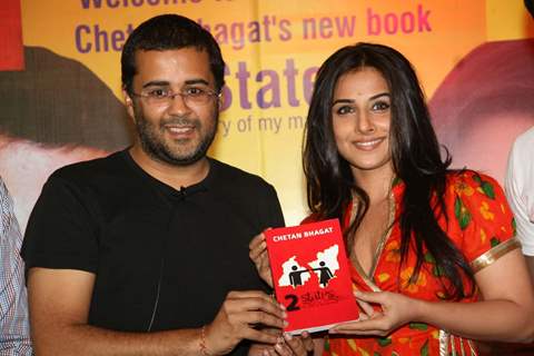 Vidya Balan at the launch of Chetan Bhagat''s new look 2 States at Oberoi Mall, Goregaon