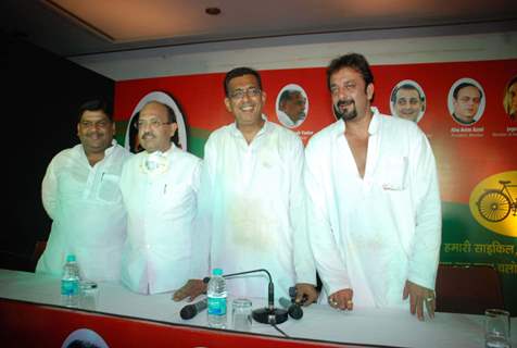 Bollywood star Sanjay Dutt (extreme right) with Samajwadi Party leader Amar Singh (second from left)