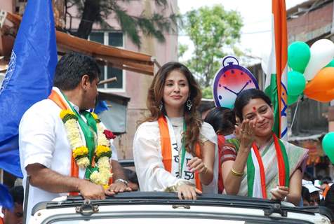 Urmila campaigns for Sachin Ahir in Worli [Photo: IANS]