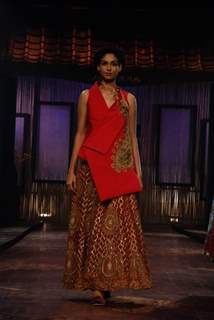 A model showcasing designer Varun Bahl''s creation on the ramp at the HDIL India Couture Week in Mumbai Wednesday night