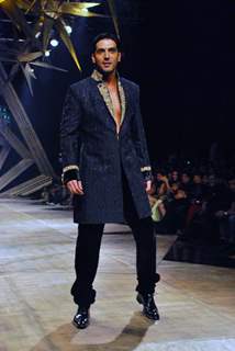 Actor Zayed Khan walk for Manav Gangwani at HDIL, Grand Hyatt in Mumbai on Thursday,15 October 2009