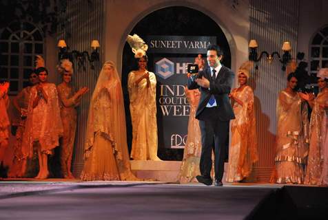 Suneet Erma''s fashion show at HDIL ICW at HDIL, Grand Hyatt in Mumbai on Thursday,15 October 2009