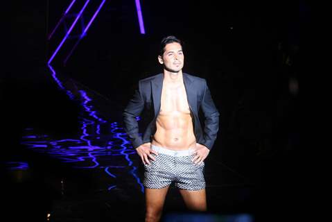 Dino Morea on the ramp for Karan Johar show