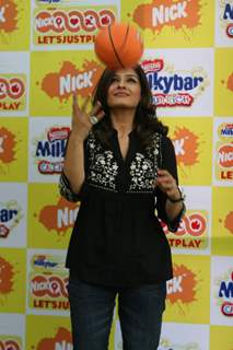 Bollywood Actor Raveena Tandon poses for the photographers during the announcement of Nickelodeon''s pioneering worldwide movement ''Let''s Just Play'' India''s first Play-a-thon in Mumbai on Friday, 23 October 2009