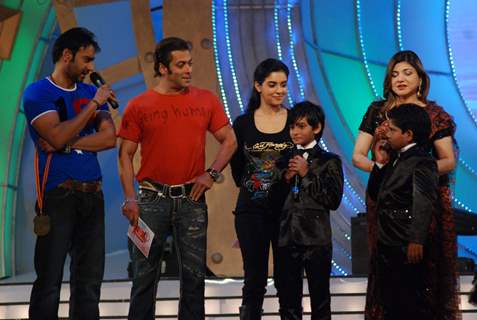 Ajay Devgan, Salman Khan, Asin and Alka Yagnik on the sets of Sa Re Ga Ma Little Champs Grand Finale