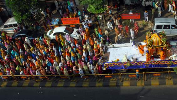 Sikhs celebrate Guru Nanak''s Birthday in Kolkata on Sunday 25th Oct Processions are held in Kolkata