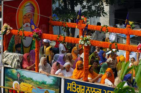 Sikhs celebrate Guru Nanak''s Birthday in Kolkata on Sunday 25th Oct Processions are held in Kolkata