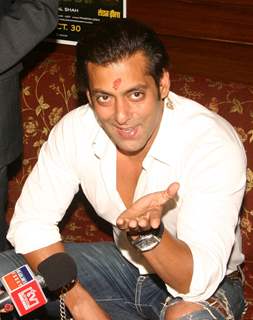 Bollywood Star Salman Khan talking to media after selling tickets for his upcoming film &quot;London Dreams&quot; at Delite Theatre in New Delhi on Monday 26 Oct 2009