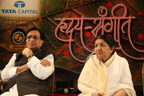 Lata Mangeshkar at 72nd birthday of Hridaymanth Mangeshkar at Ravindra Natya Mandir