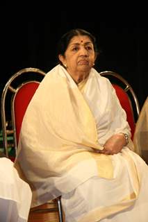 Lata Mangeshkar at 72nd birthday of Hridaymanth Mangeshkar at Ravindra Natya Mandir